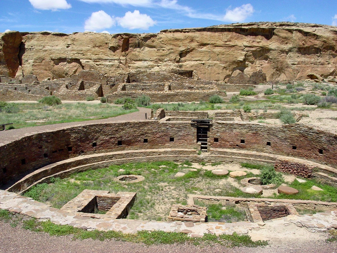 Chaco canyon, new mexico, mountains — Harmonizing Careers: The Surprising Benefits of Karaoke Job Openings