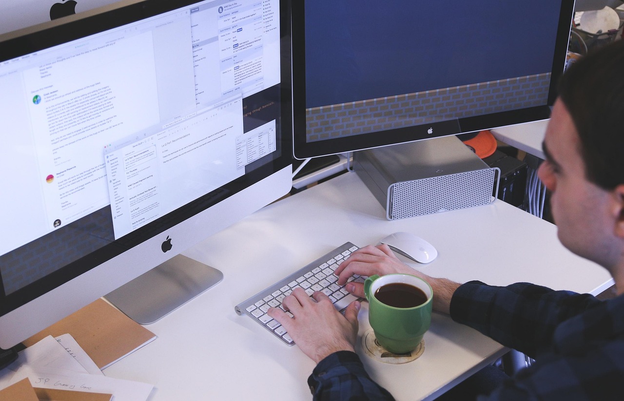 Typing, computer, man — How Exchanges Are Drawing from the Concept of Digital Biomimicry