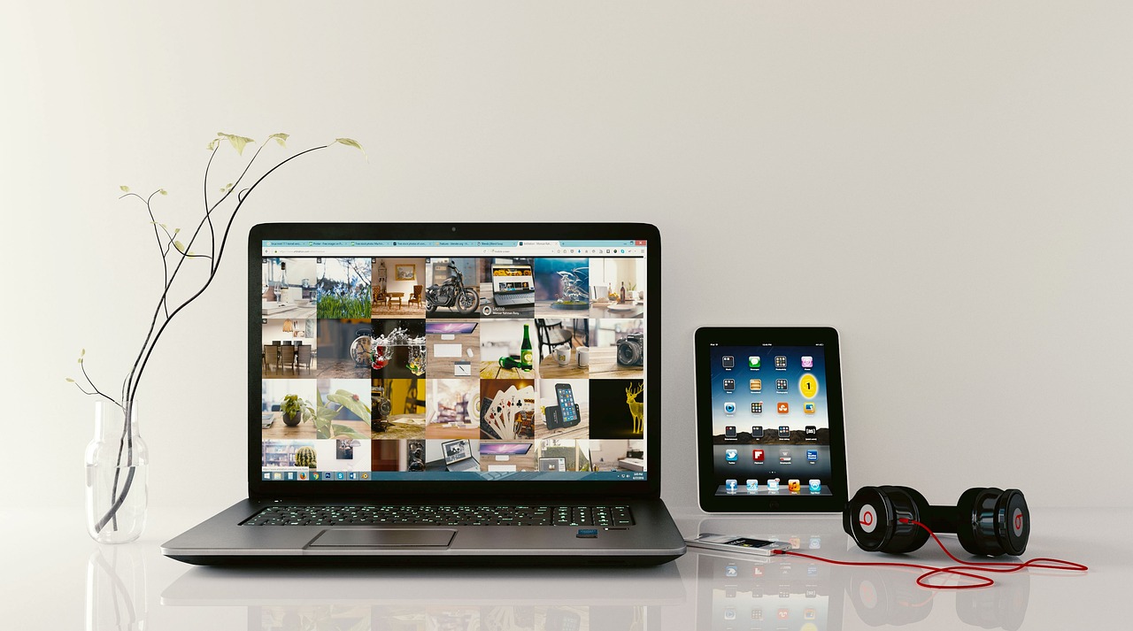 Laptop, workstation, browsing — Modern Wet Wall Panels Offering Easy Installation and Maintenance