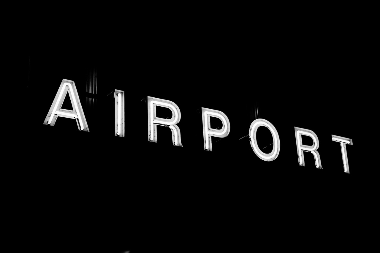 Airport, aviation, sign — Presentation Folders Strengthen Business Credibility at Meetings and Events