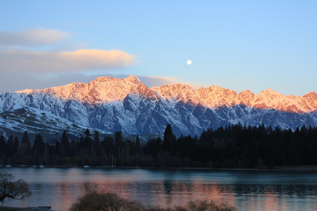 Queenstown, new zealand, lakeside — Qigong Training: Merging Ancient Wisdom with Modern Techniques