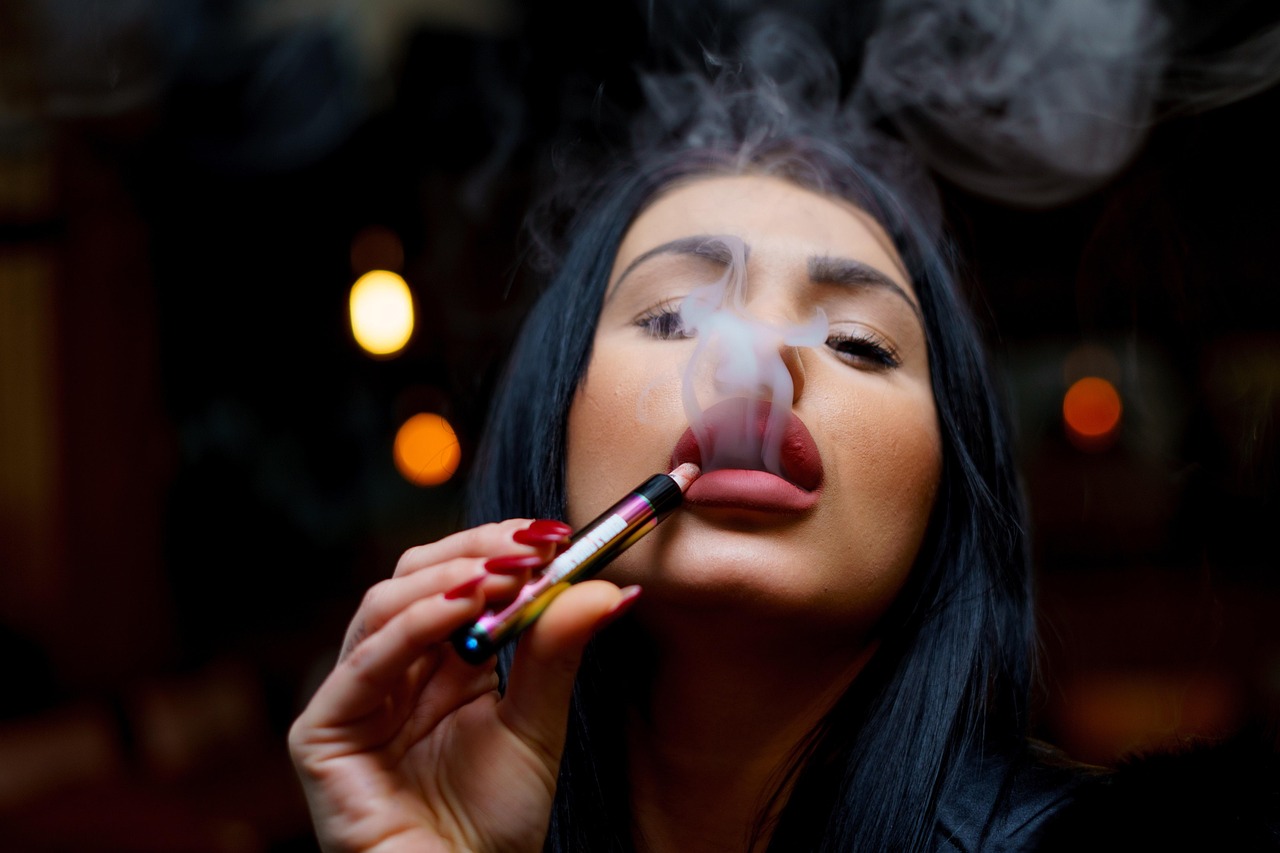 Woman, e-cigarette, cigarette — Rechargeable and Disposable E-Cigs for Everyday Use