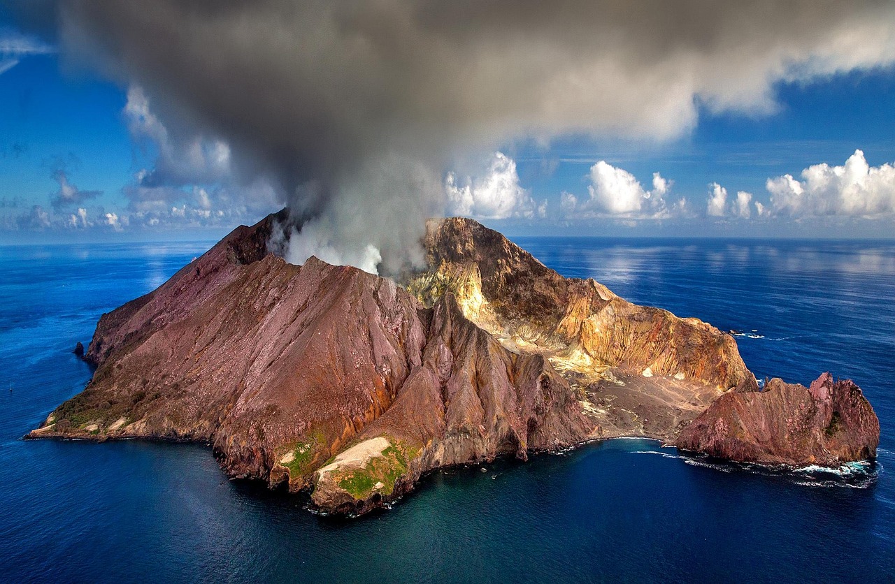 New zealand, volcano, crater — Teeth Implants - Nearest Towards The Real Factor