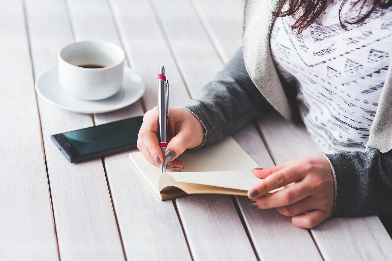 Woman, write, notepad — Tips For Find A Real Estate Expert Online: JP Real Estate Experts